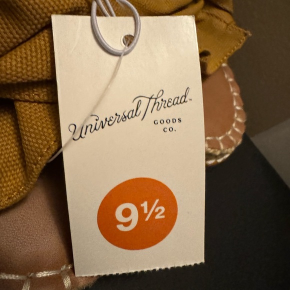 NWT Yellow Universal Thread Sandals - Picture 3 of 5